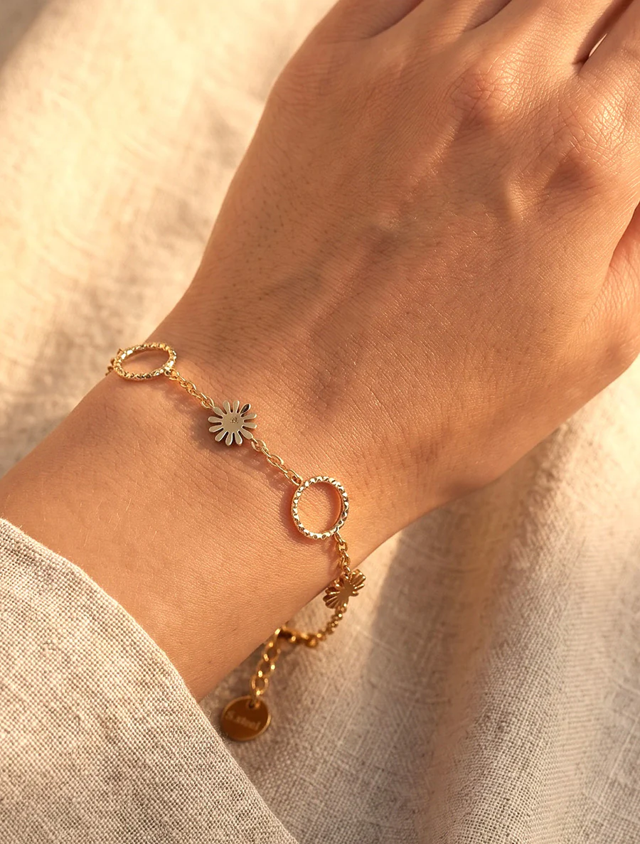 Bloemen- en cirkelarmband - Goud