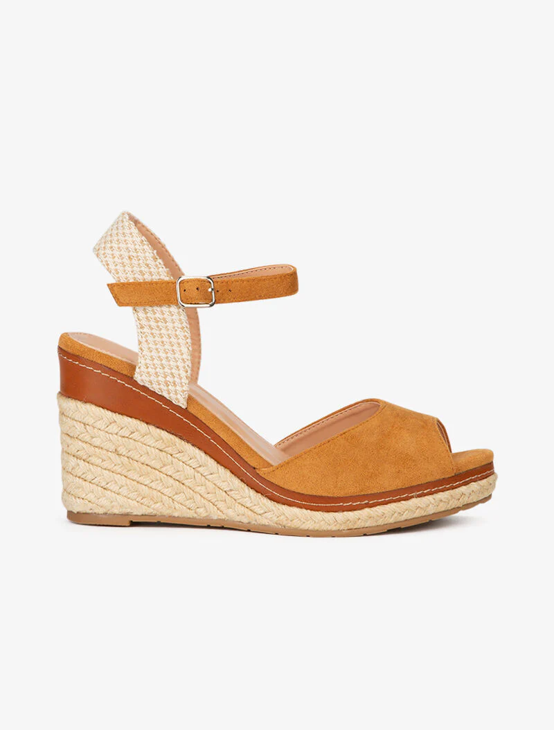 Verhoogde schoenen met details in imitatieleer en stof - camel