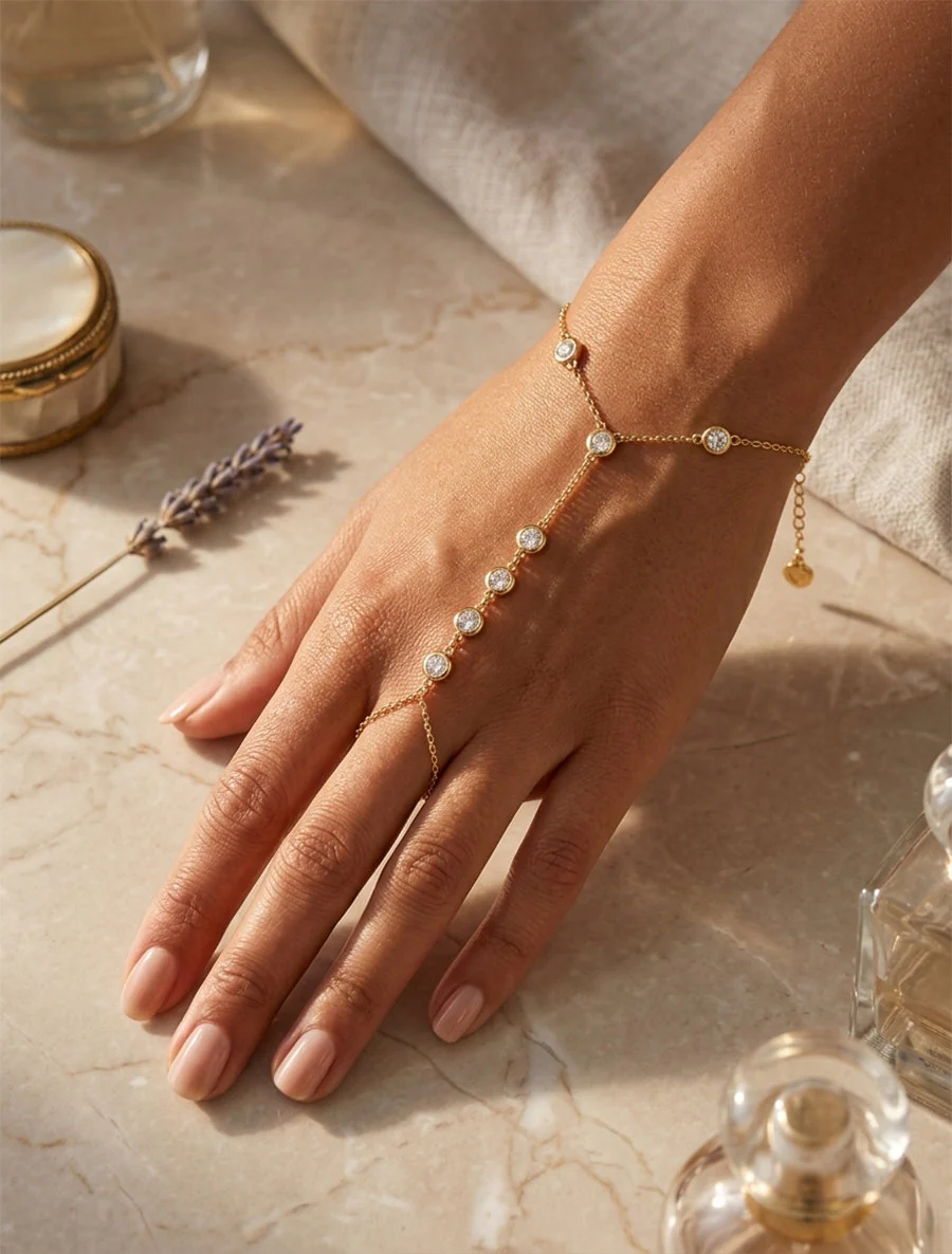 Fijne armband met zirkonia. - Goud