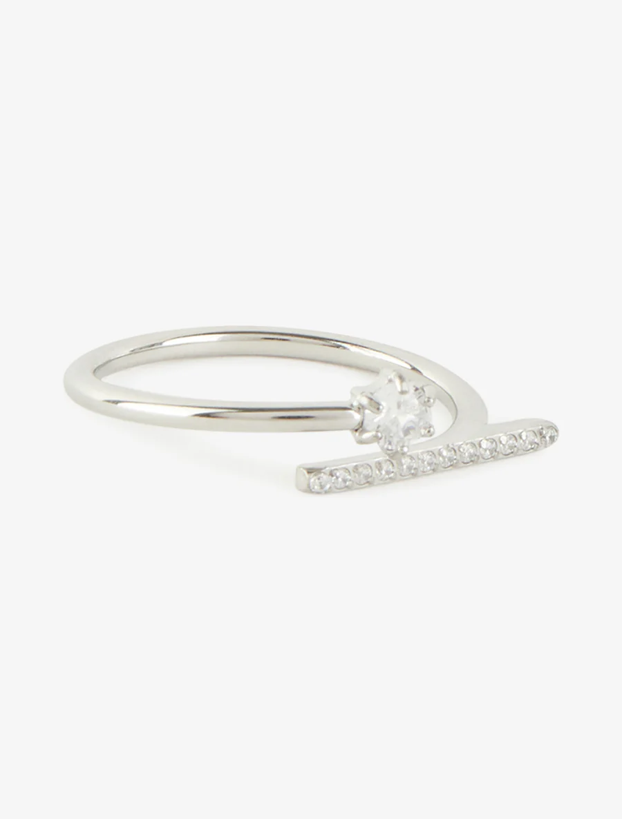 Fijne ring met een met stras bezette schacht. - Geld - Image 2