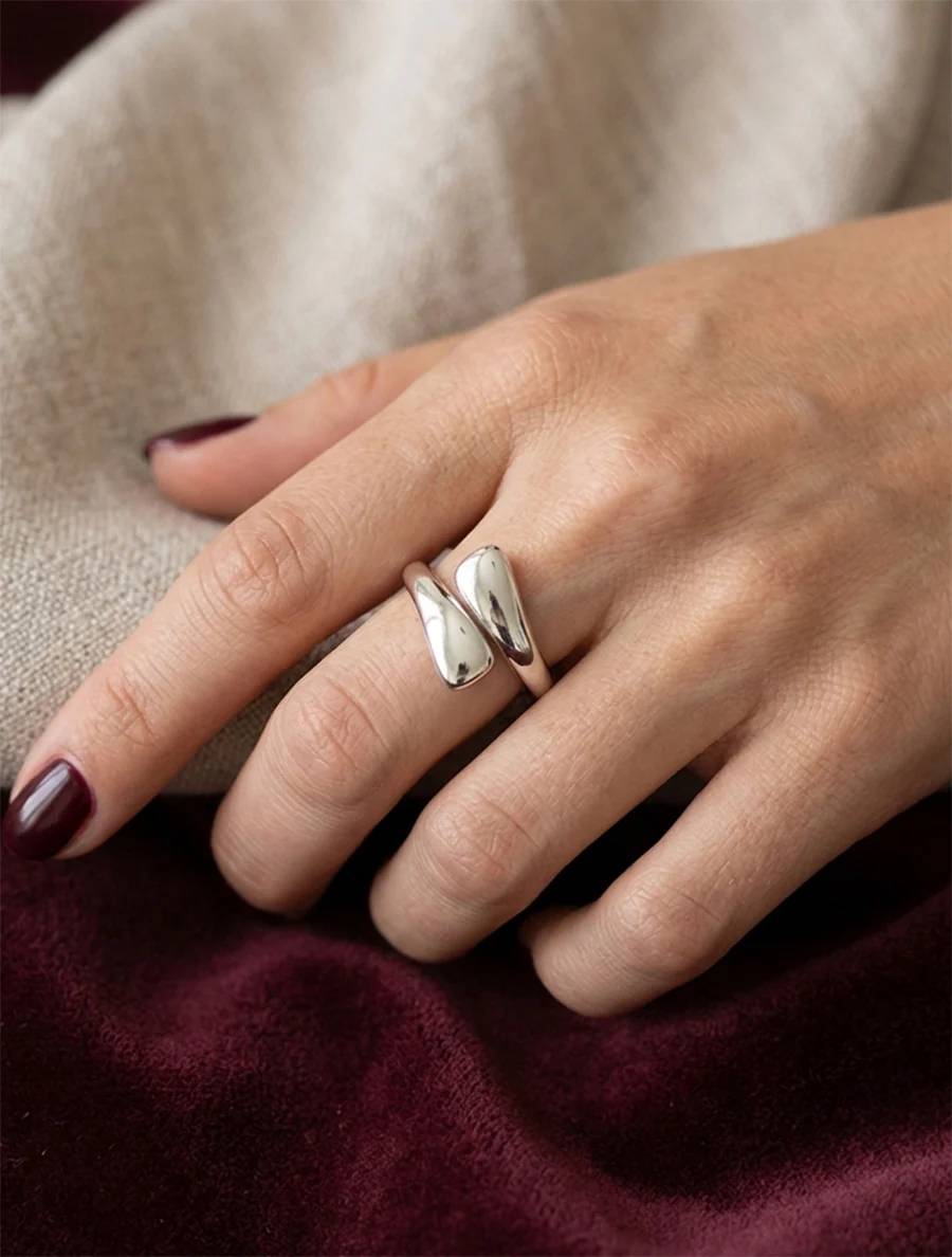 Gedurfde gebogen ring - Geld