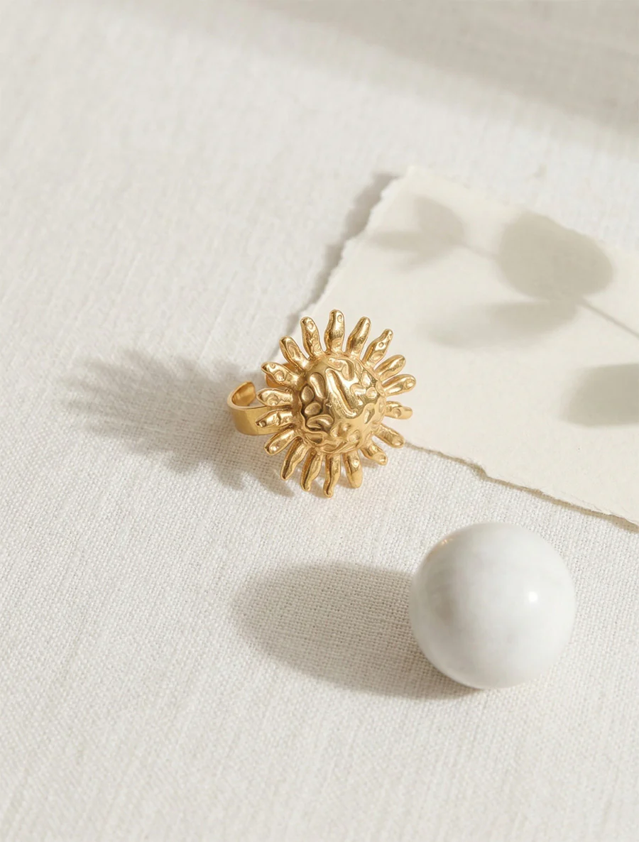 Gehamerde zonne-effect ring - Goud