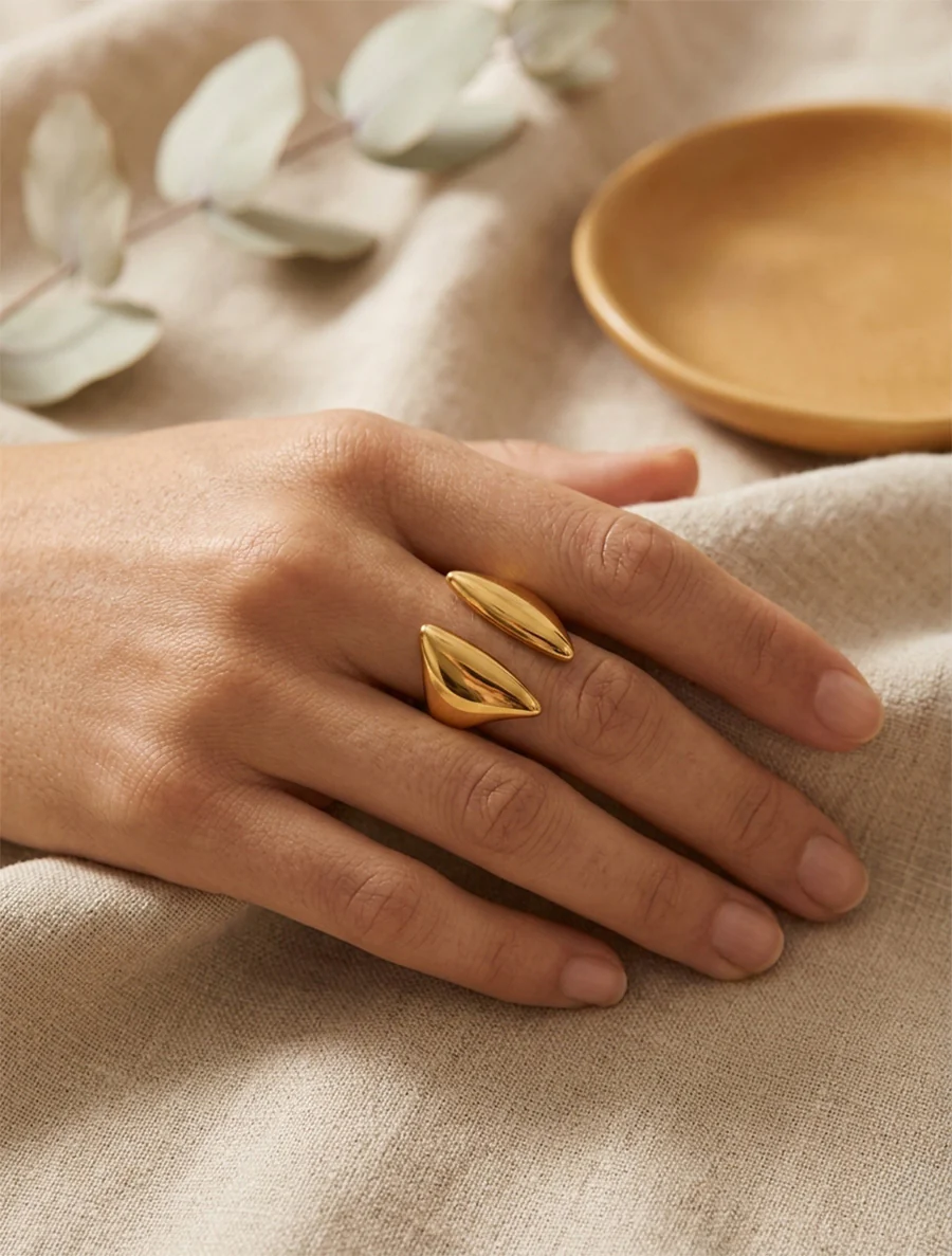 Gestileerde ring met open voorkant - Goud