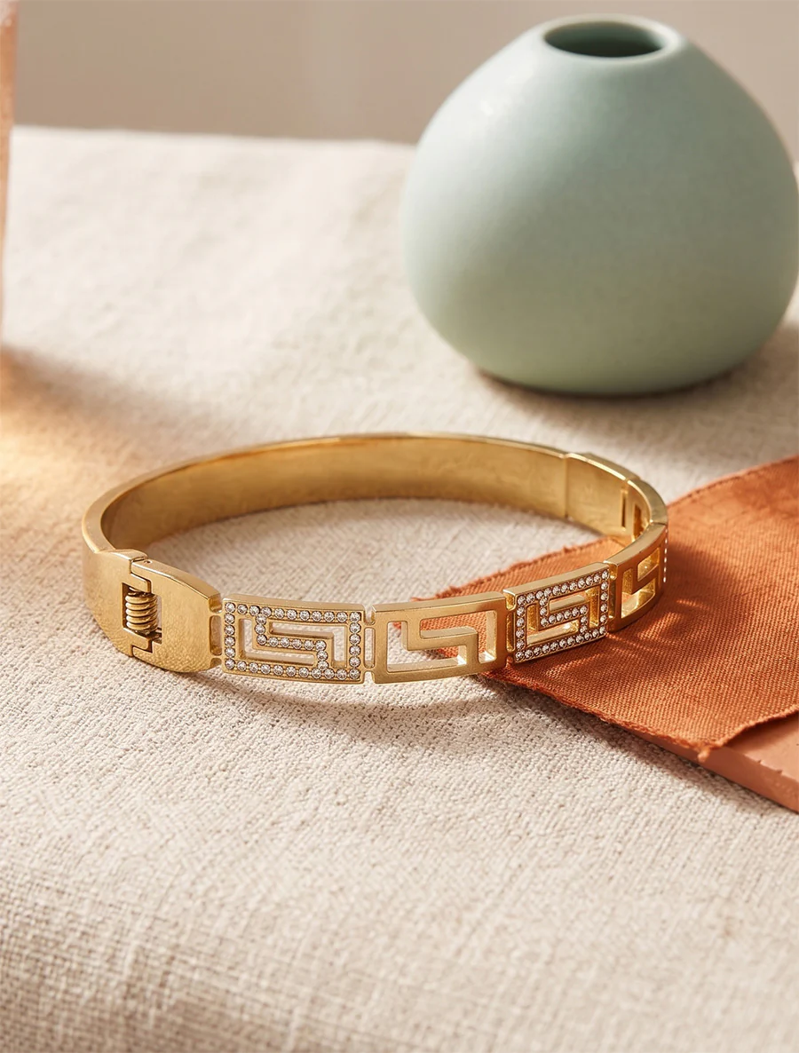 Griekse motief armband versierd met witte zirkonen - Goud