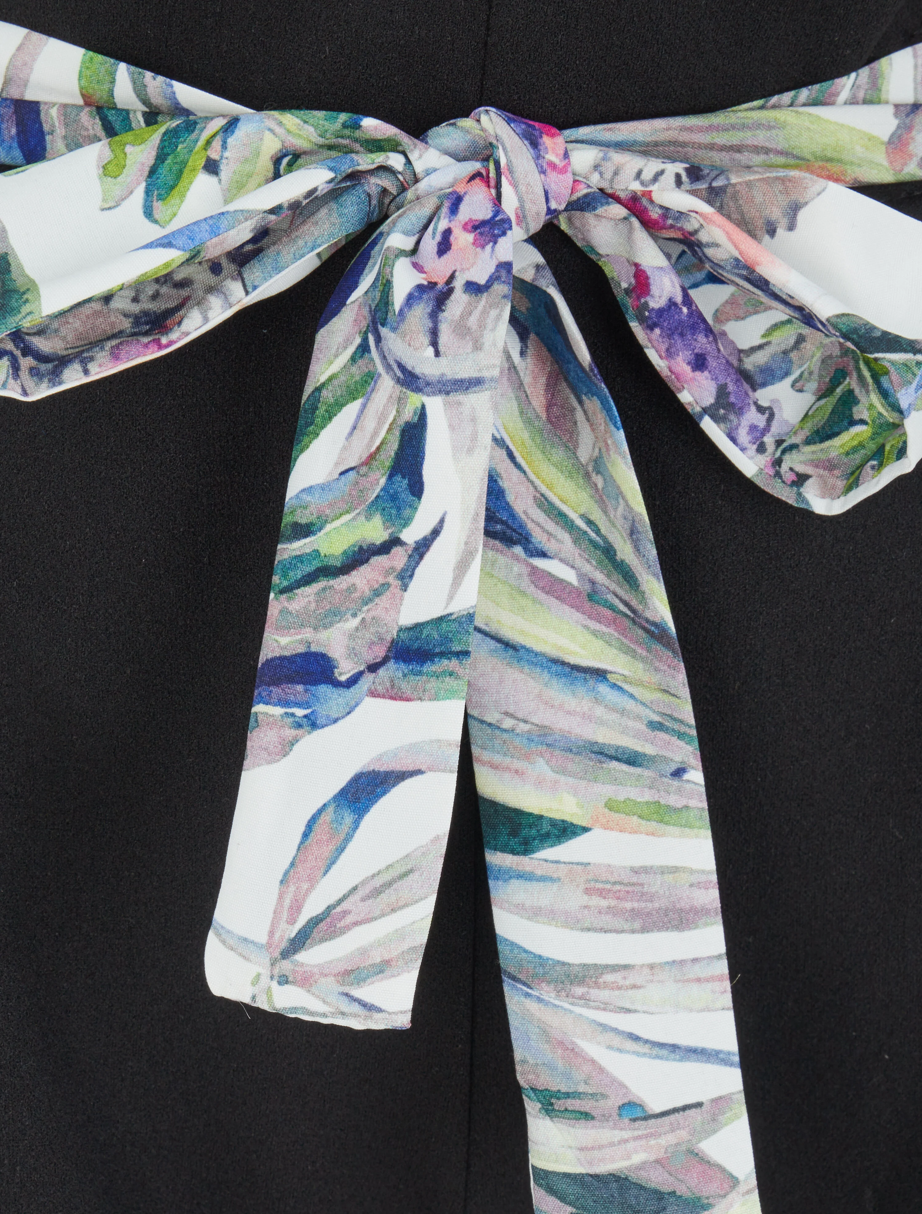 Hoge taille korte broek met riem en tropische bloemenprint - Zwart - Image 3