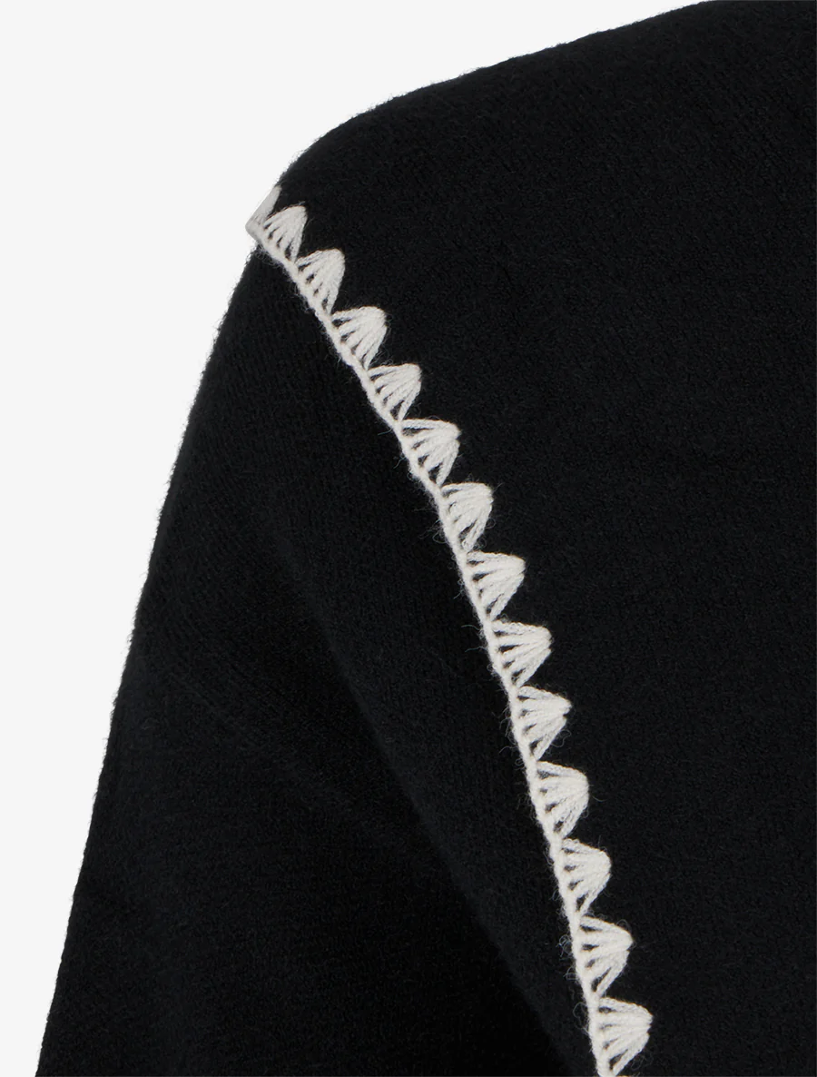 Lang vest met capuchon en geborduurde bies. - Zwart - Image 3