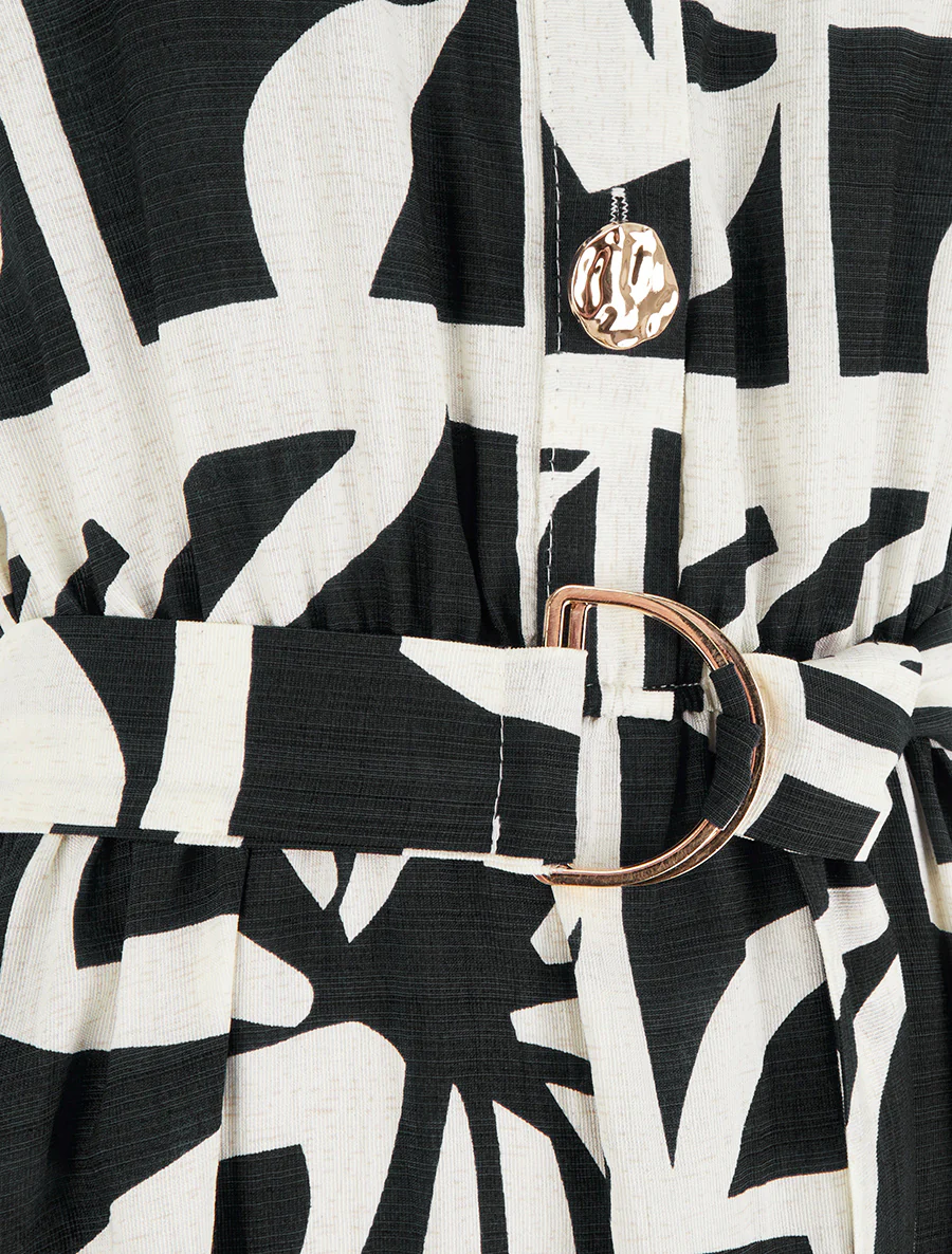 Lange jurk met gestileerde print en decoratieve knopen - Zwart - Image 3