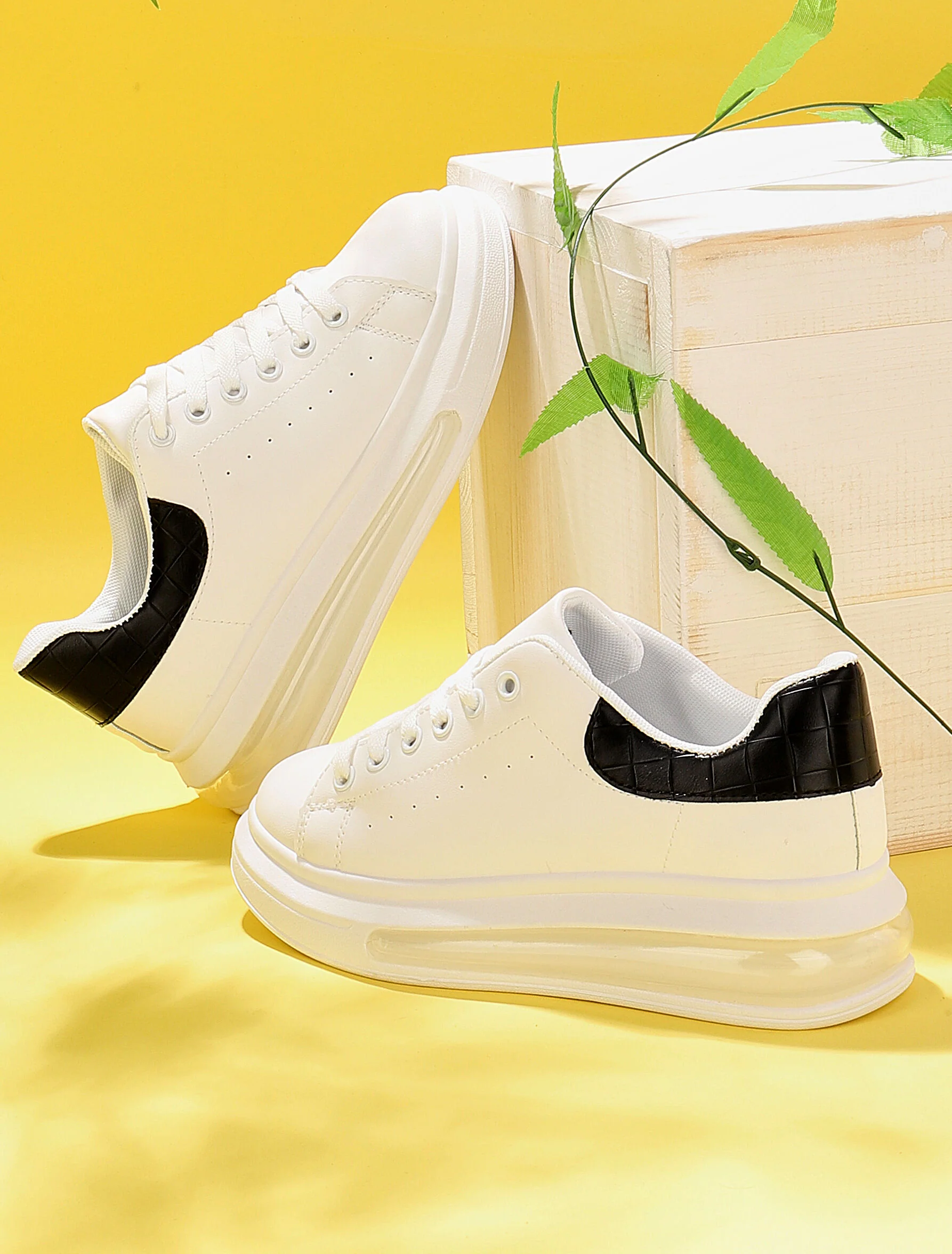 Sneakers met luchtbellen en krokodillendetail - zwart - Image 6