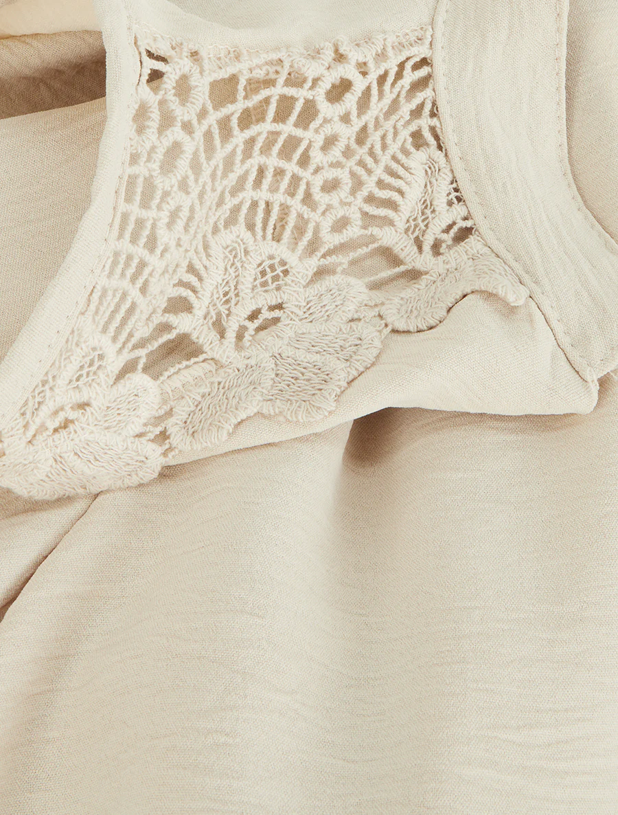 Mouwloos top met geborduurd detail - Beige - Image 3