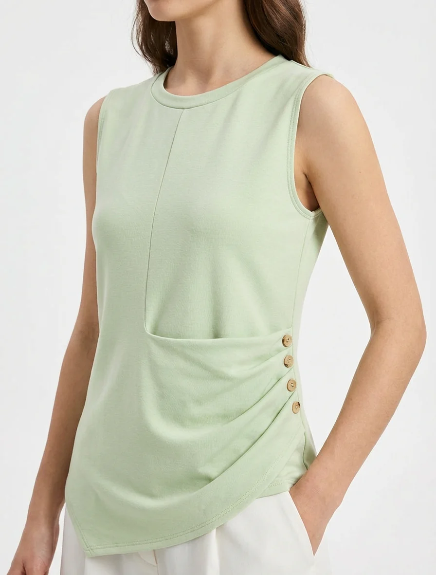 Mouwloze top met gedrapeerd effect en knopen. - Amandelgroen - Image 4