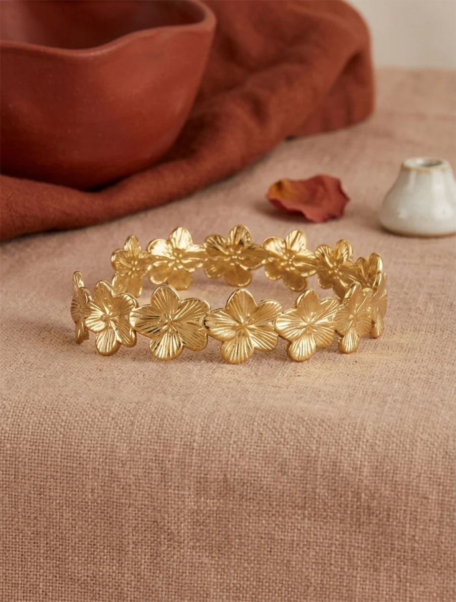 Open armband met bloemmotief - Goud