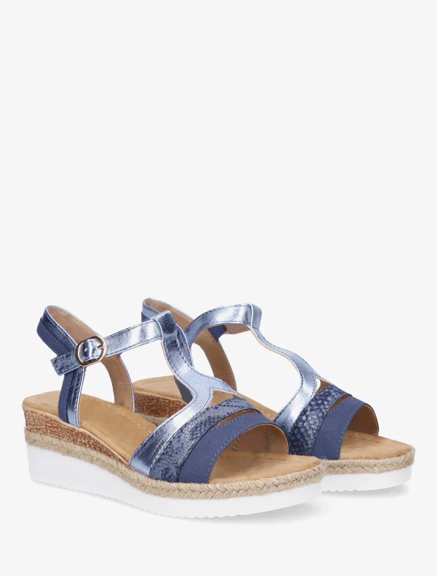 Parelmoeren sandalen met een fantasie T-bandje. - Blauw - Image 4