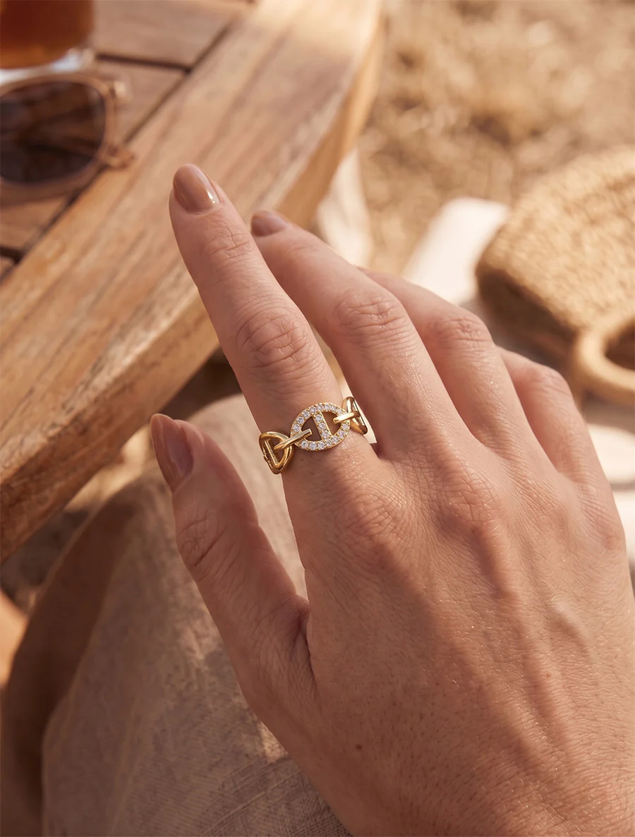 Ring in zeemansschakelsstijl met strass-steentjes - Goud