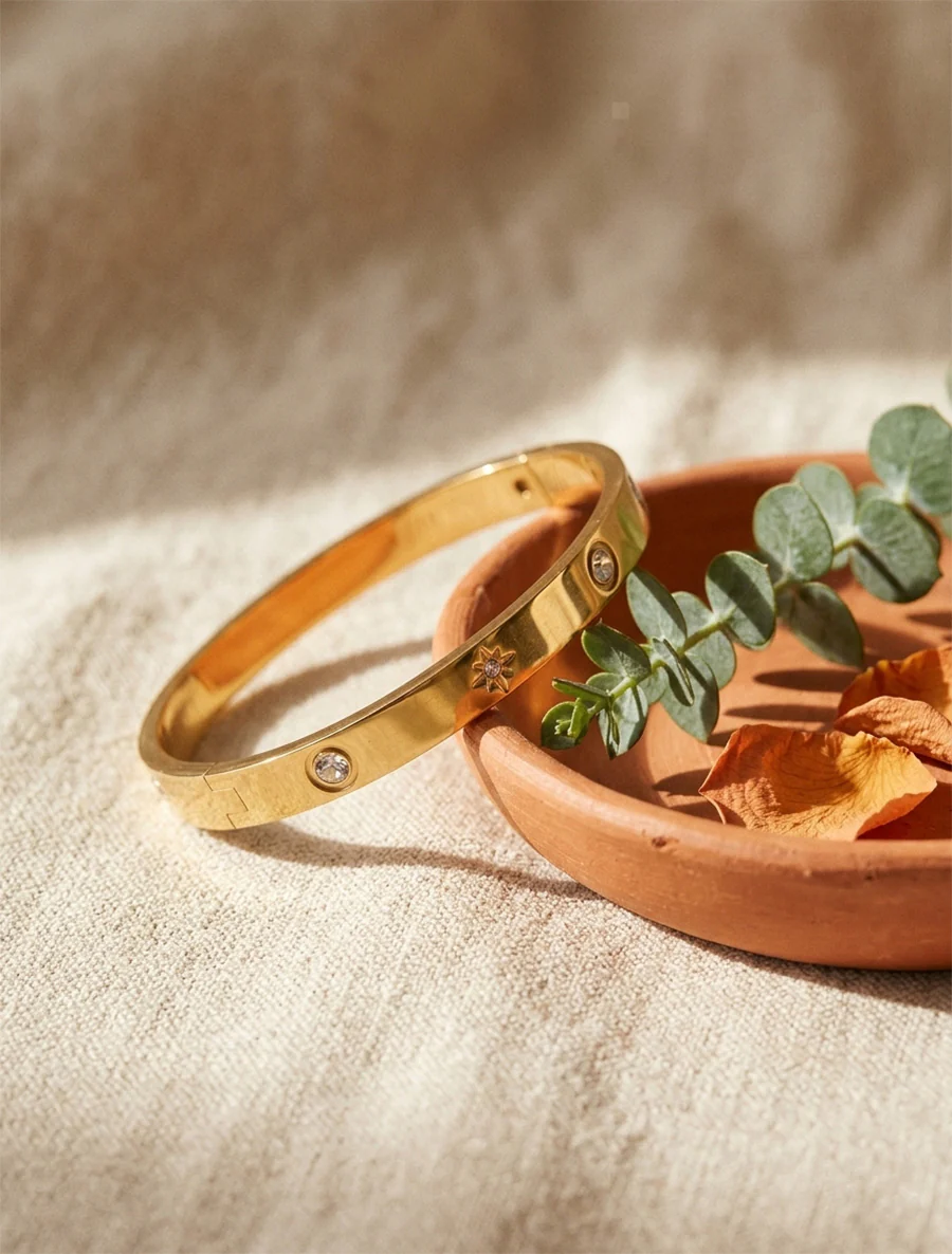 Ring met meerdere witte zirkoonstenen - Goud