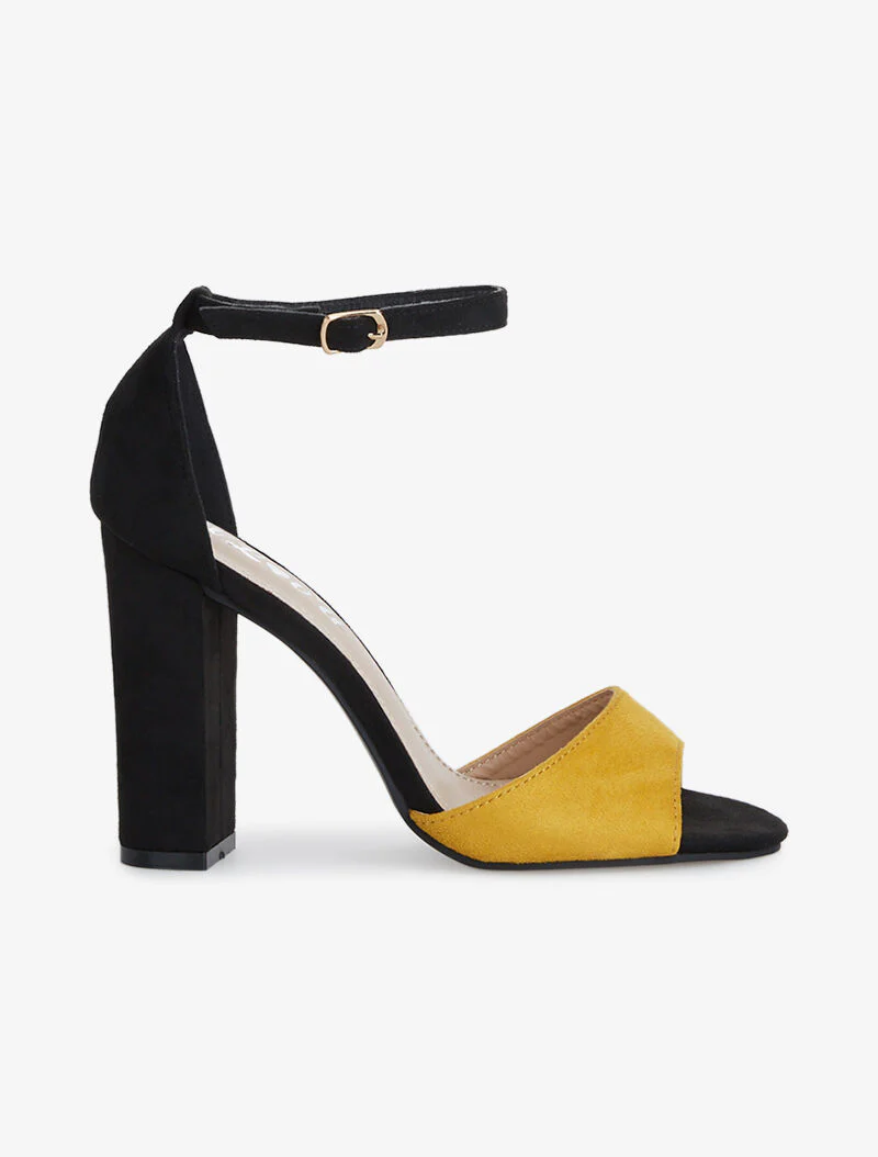 Sandalen met contrasterende band - mosterd/zwart