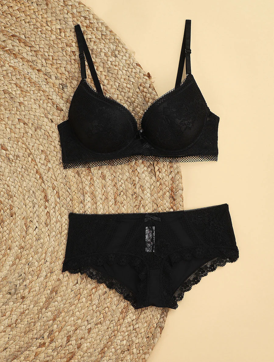 Set met fijne bloemenborduursels en shorty - Zwart