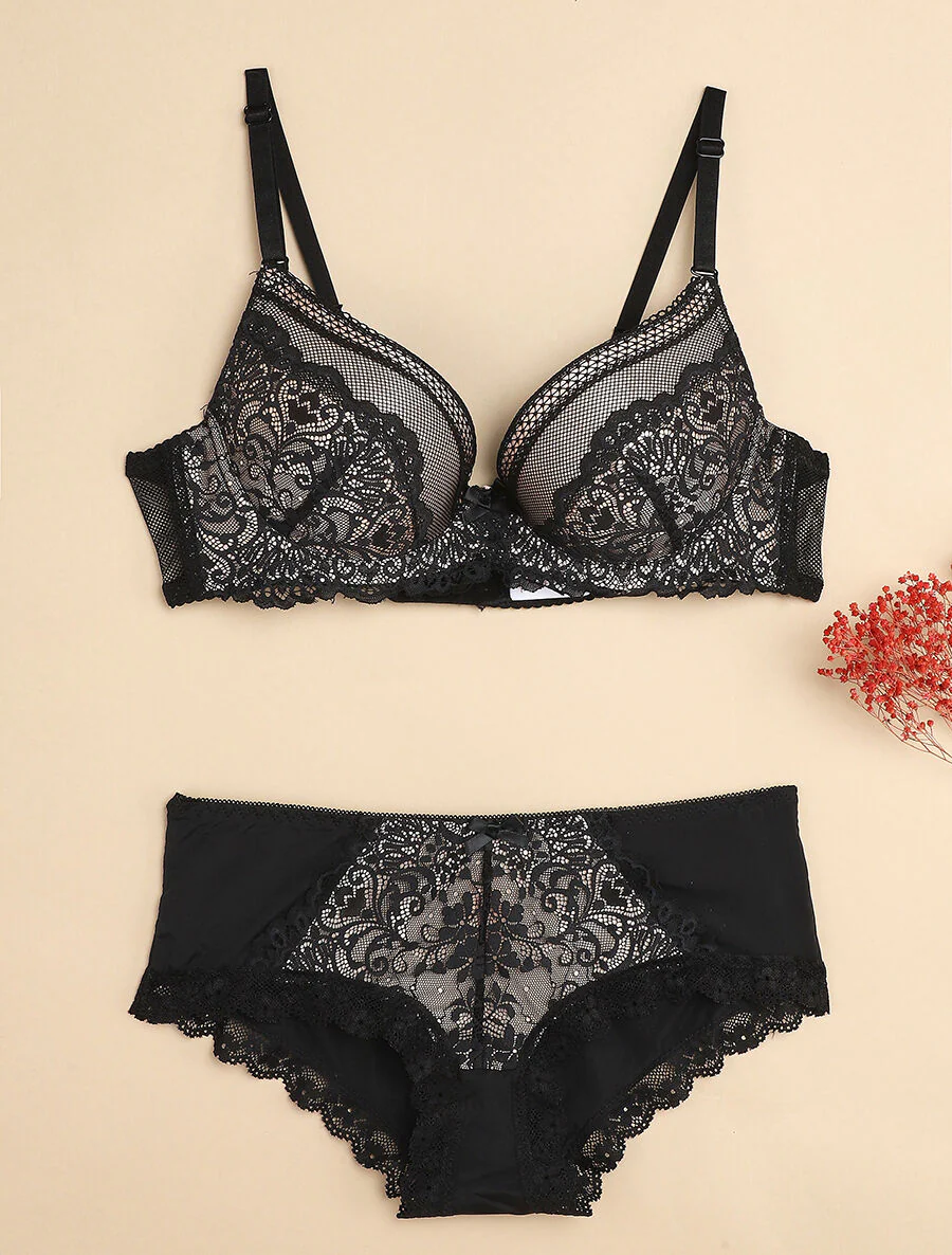 Set met fijne geborduurde festonrand en shorty - Zwart/nude
