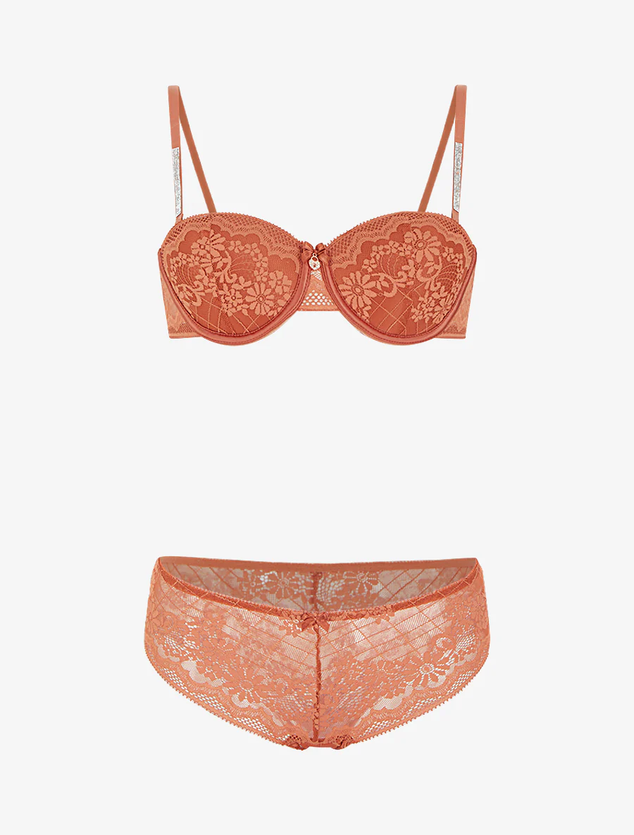 Set van bh en slip met opengewerkt ontwerp en bandjes met strassteentjes. - Terracotta - Image 2