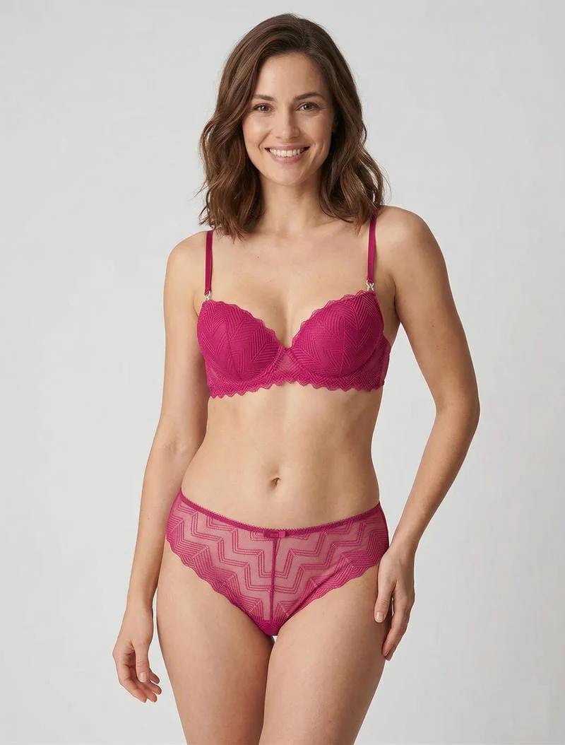 Set van opengewerkte bh en string met stras sieraden. - Fuchsia