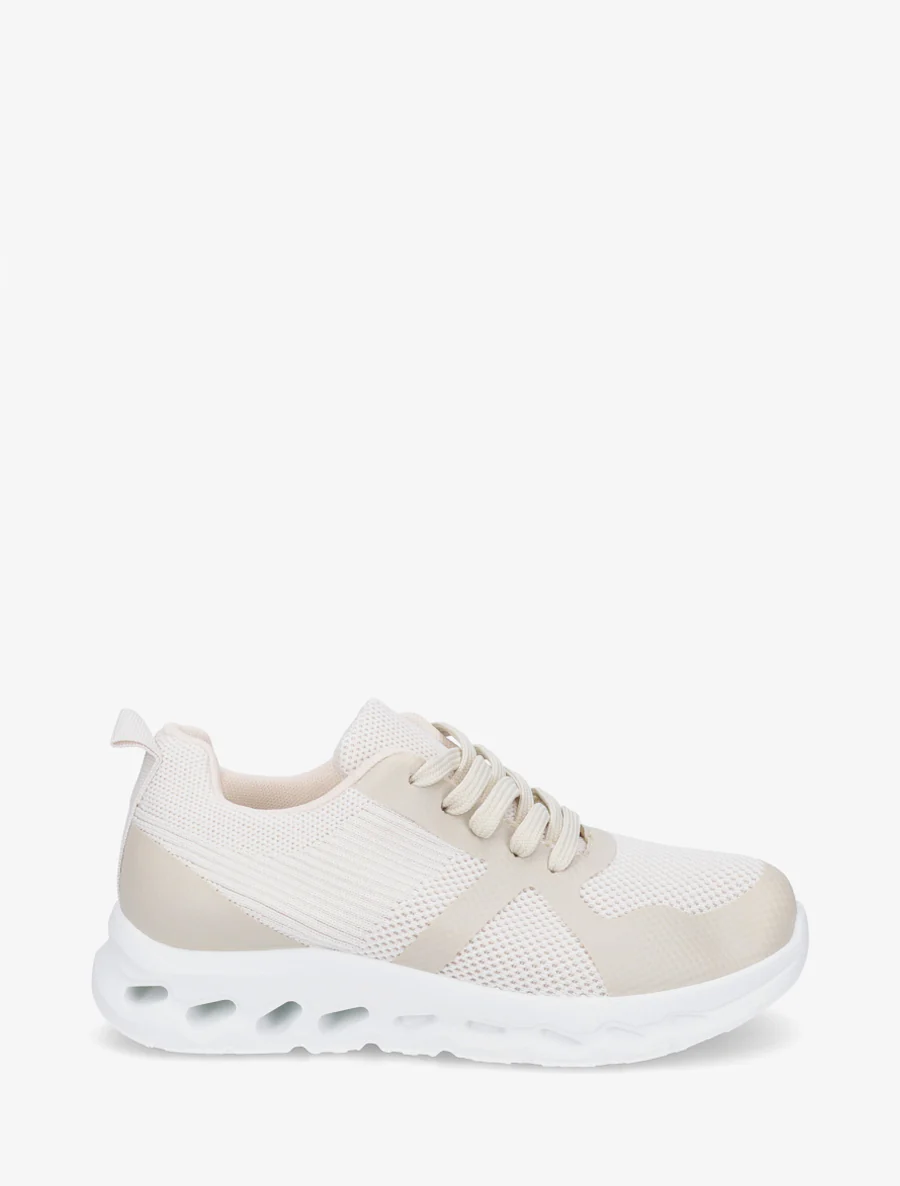 Stoffen sneakers met een geperforeerde zool - Beige