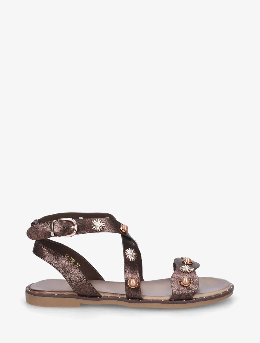 Strassenslippers met platte, genagelde zool - Bruin