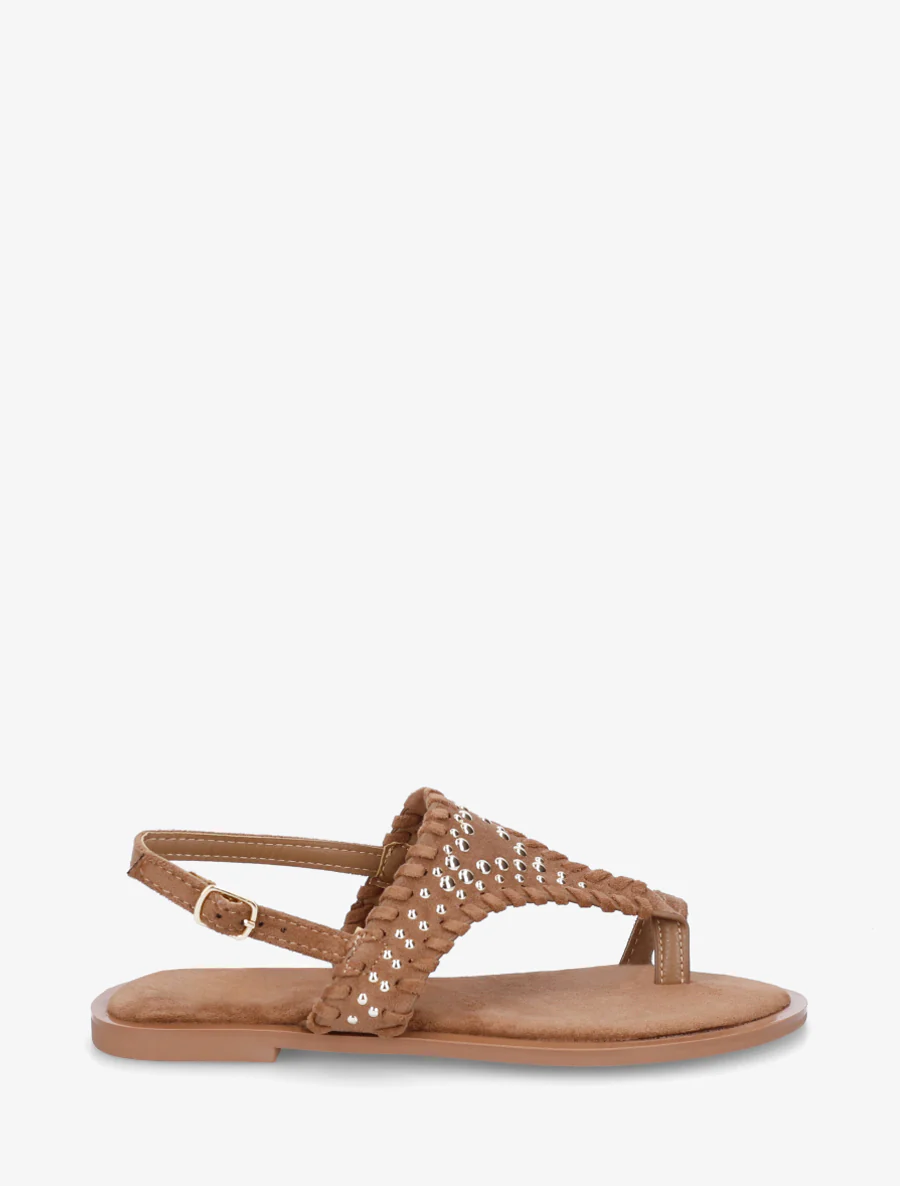 Suède sandalen met een riem met studs. - Bruin