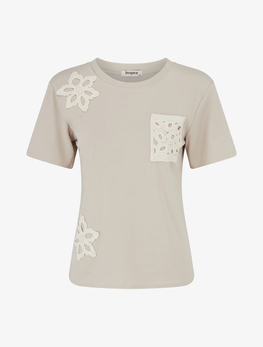 T-shirt met korte mouwen en geborduurde zak - Beige