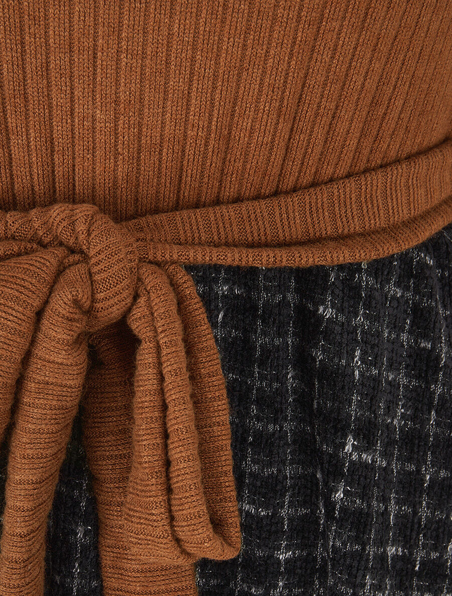 Tweekleurige jurk met rok met ruitjesprint - camel - Image 3