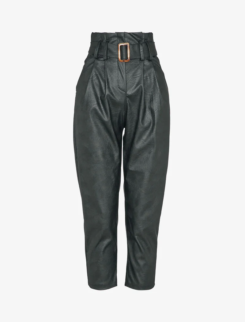Wortelbroek met geplooide empire taille in imitatieleer - Zwart