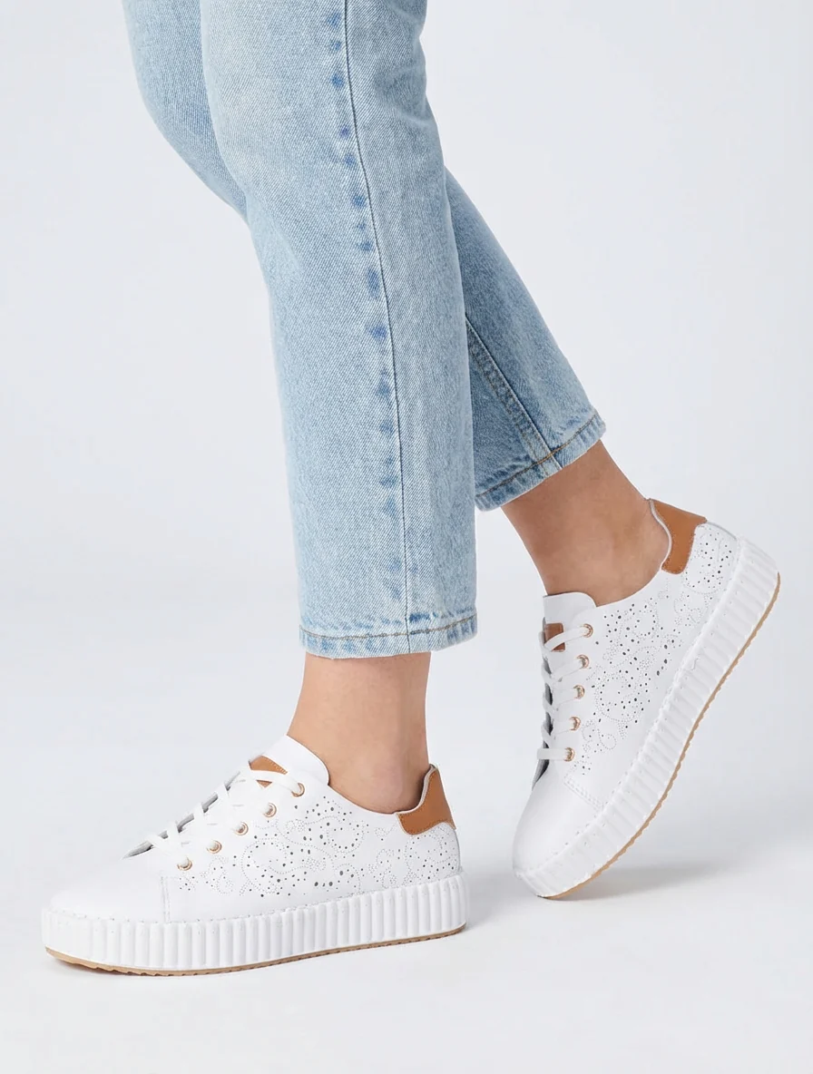 Zachte sneakers met opengewerkte patronen - Wit - Image 5